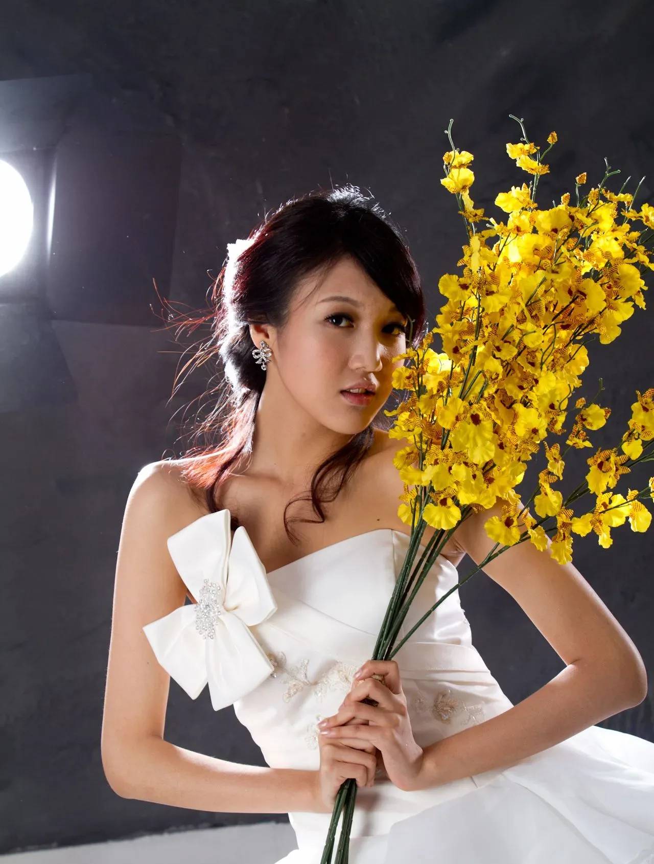 [Chương bổ sung BEAUTYLEG] Buổi chụp ảnh tại studio với bộ váy cưới màu trắng của Jill (Weiting) - 9