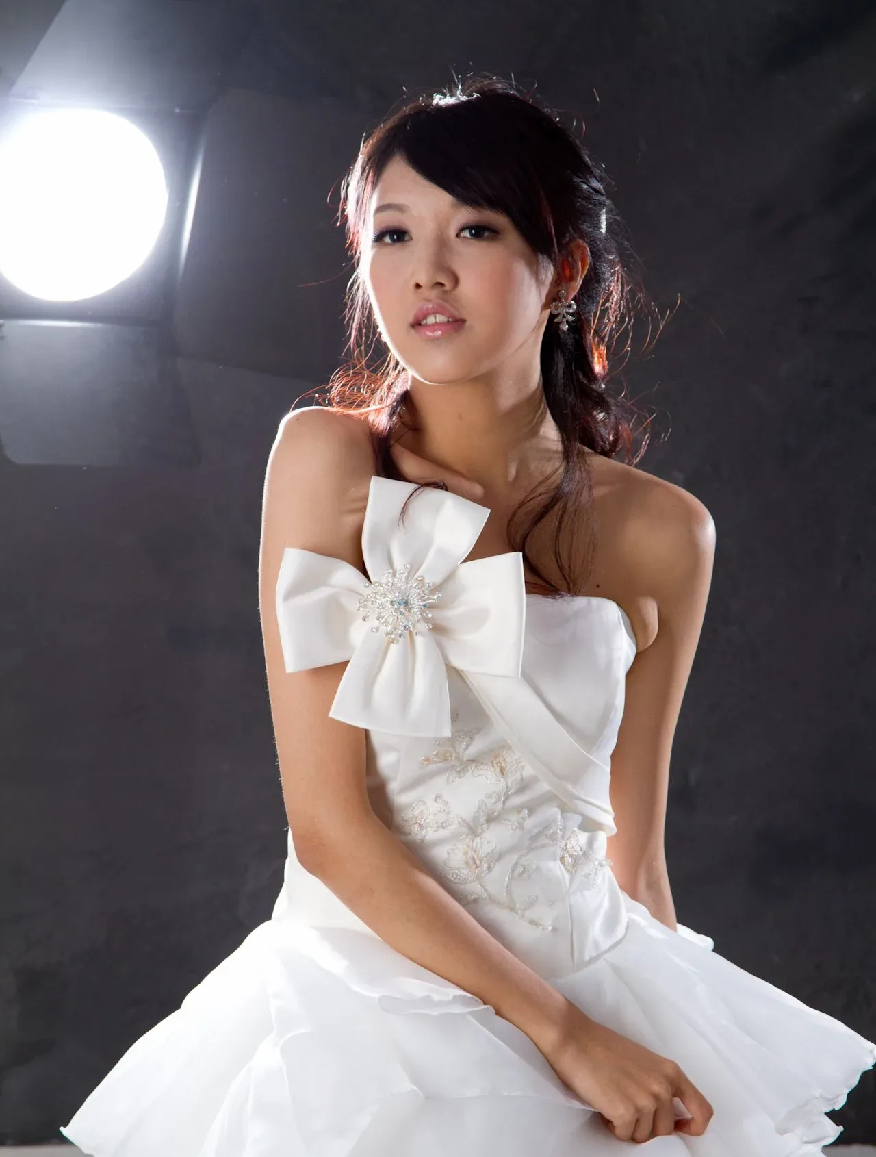 [Chương bổ sung BEAUTYLEG] Buổi chụp ảnh tại studio với bộ váy cưới màu trắng của Jill (Weiting) - 6