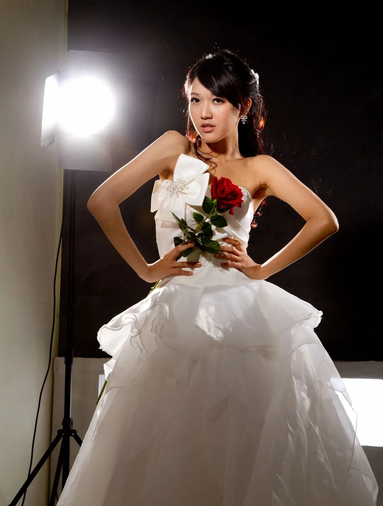[Chương bổ sung BEAUTYLEG] Buổi chụp ảnh tại studio với bộ váy cưới màu trắng của Jill (Weiting) - 16