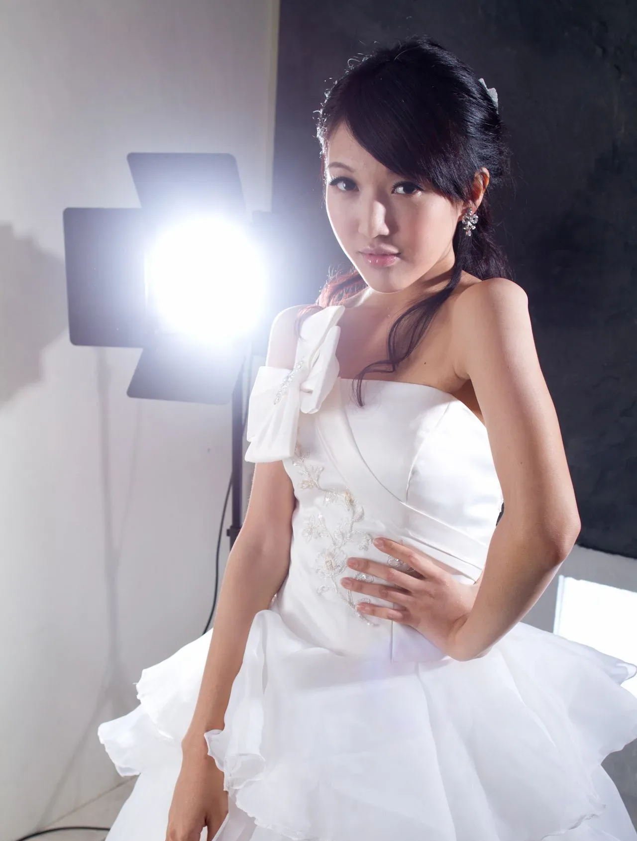 [Chương bổ sung BEAUTYLEG] Buổi chụp ảnh tại studio với bộ váy cưới màu trắng của Jill (Weiting) - 18