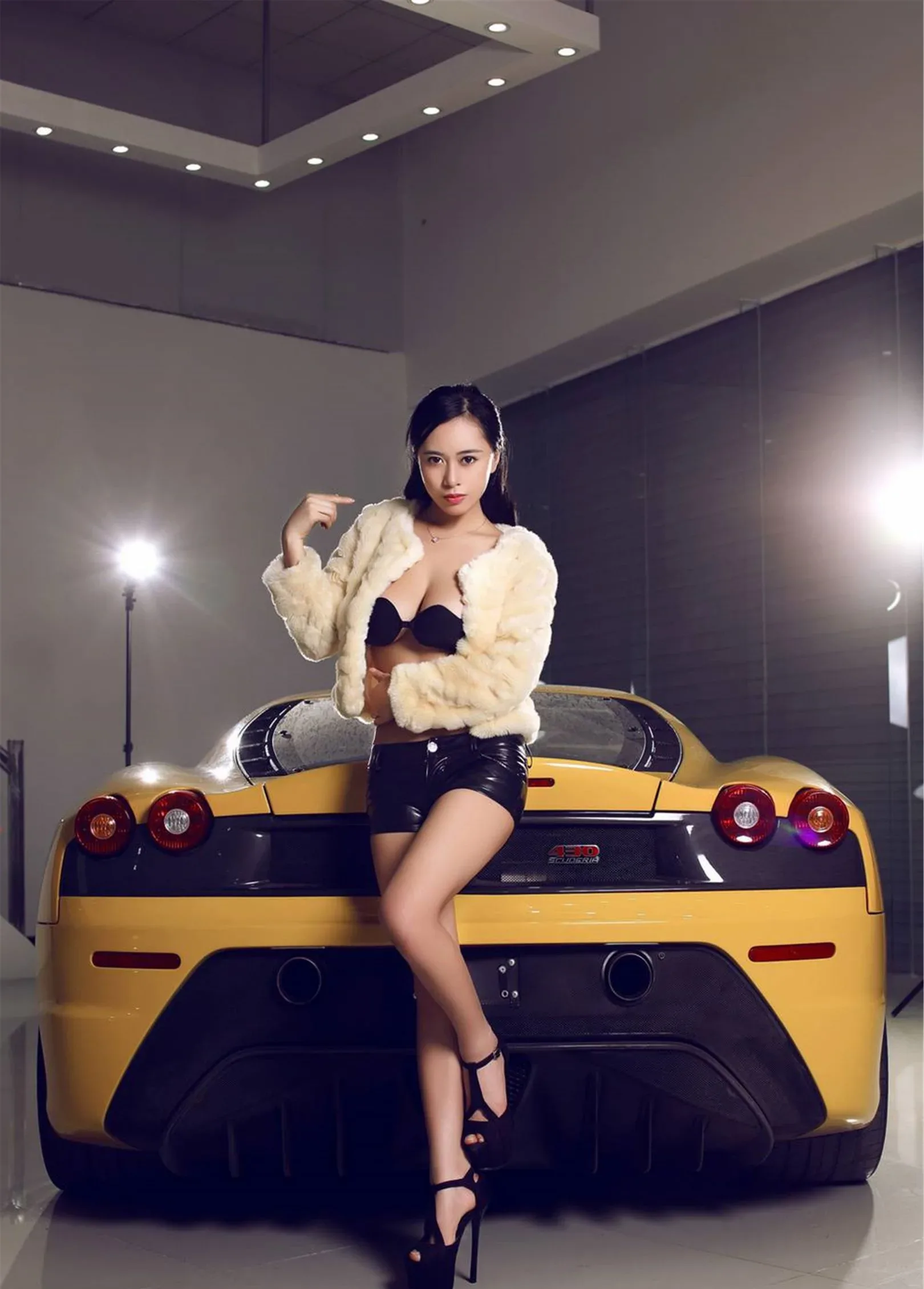 [XIUREN秀人网] Huang Ke (Christine) - Chụp ảnh riêng + Series xe hơi sang trọng - 39