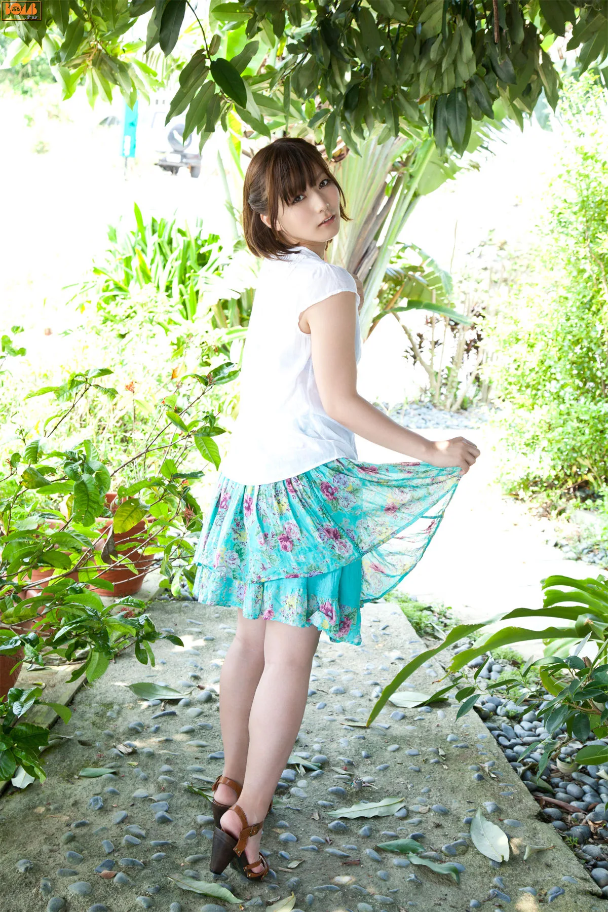 Bom.TVTạp chí Yuka Kyomoto, số tháng 4 năm 2012. - 16