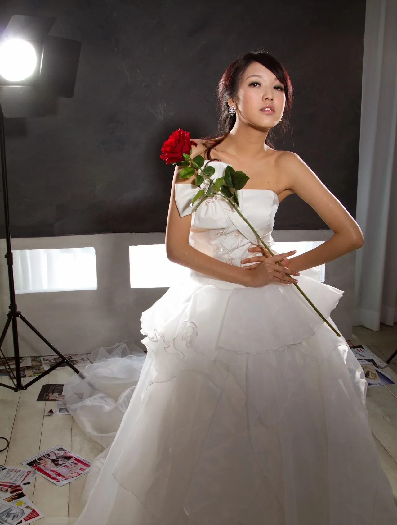 [Chương bổ sung BEAUTYLEG] Buổi chụp ảnh tại studio với bộ váy cưới màu trắng của Jill (Weiting) - 33
