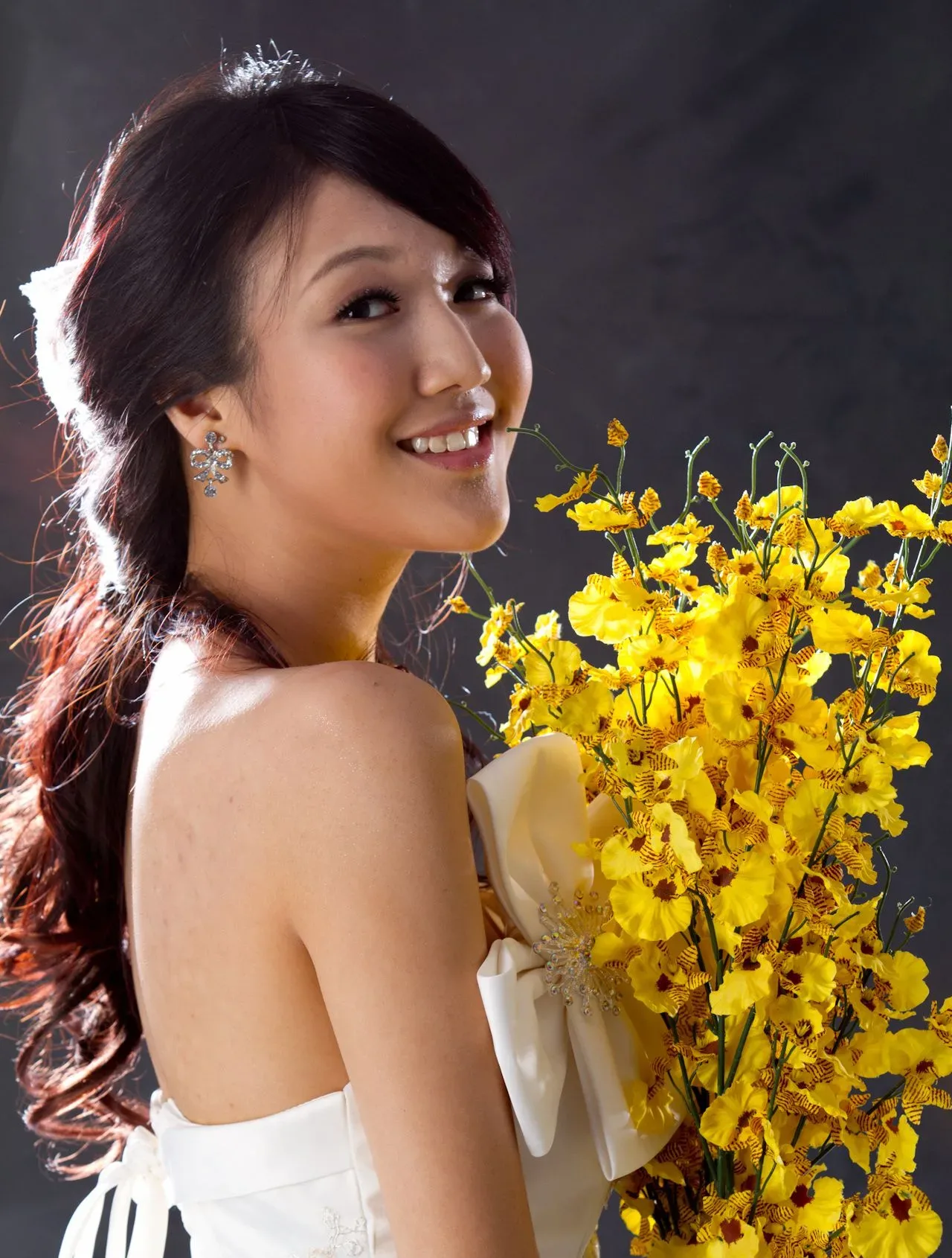 [Chương bổ sung BEAUTYLEG] Buổi chụp ảnh tại studio với bộ váy cưới màu trắng của Jill (Weiting) - 25